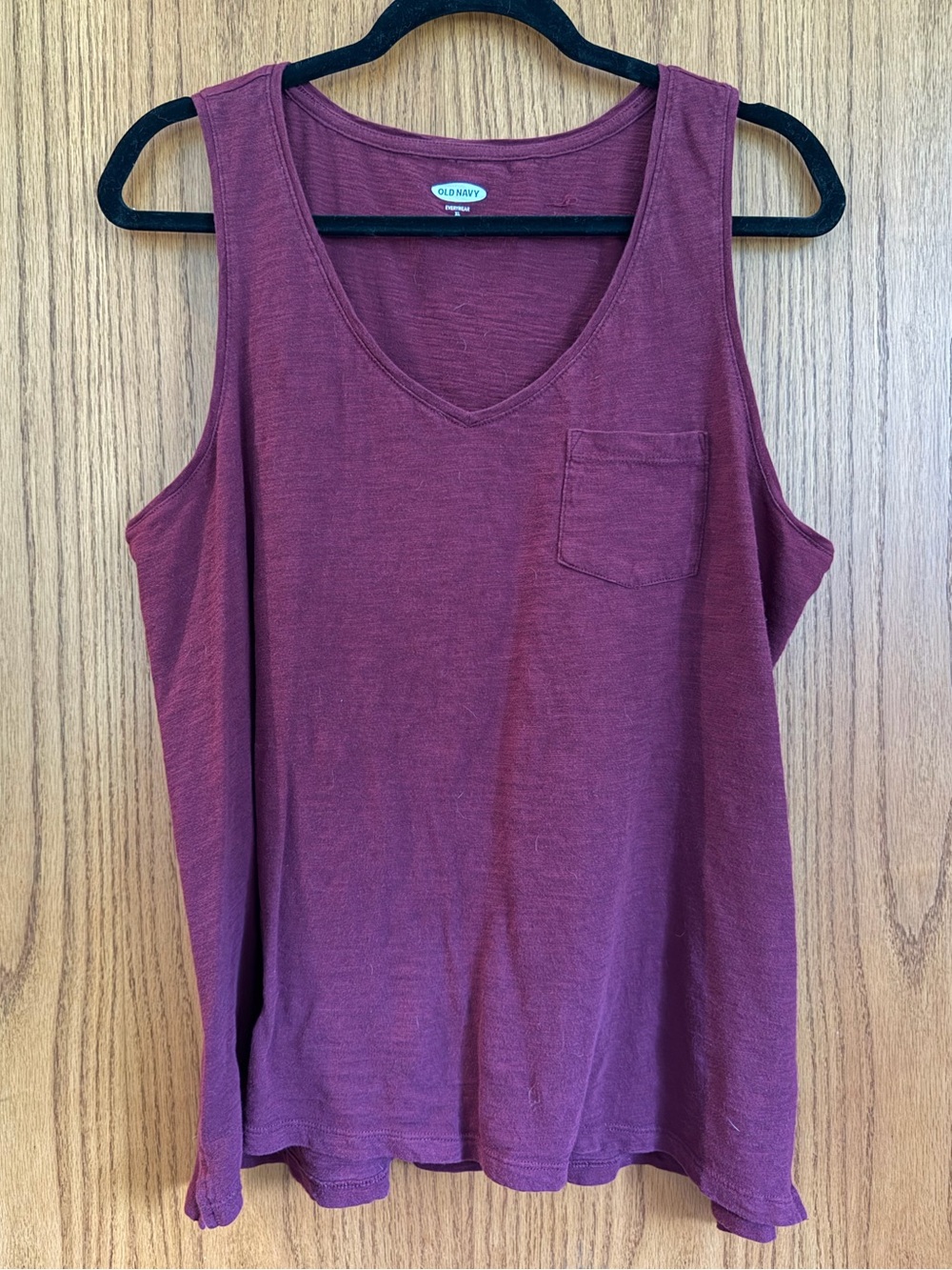 Old Navy Women's Sleeveless V-Neck Pocket Tank - Maroon